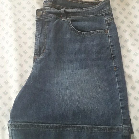 Shorts - Picture 3 of 4